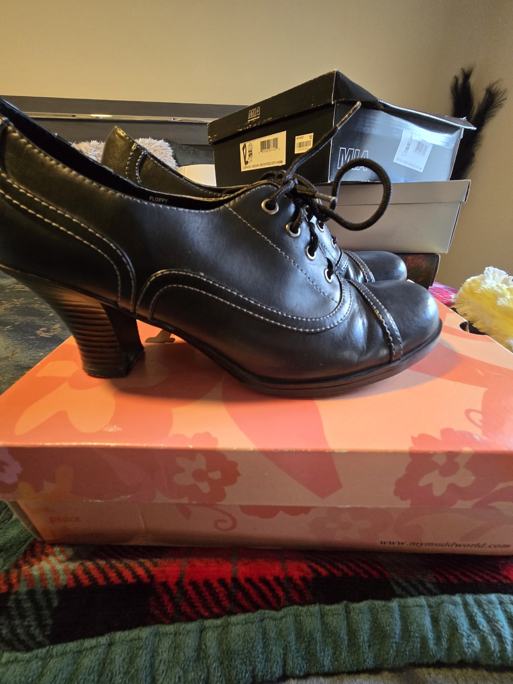 Mudd Black Lace-Up Women's Heeled Oxford Shoes